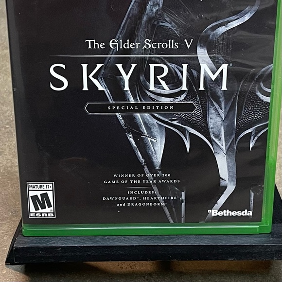 The Elder Scrolls V: Skyrim Special Edition (Xbox One, 2016) Disc, Case, Insert - Picture 3 of 7